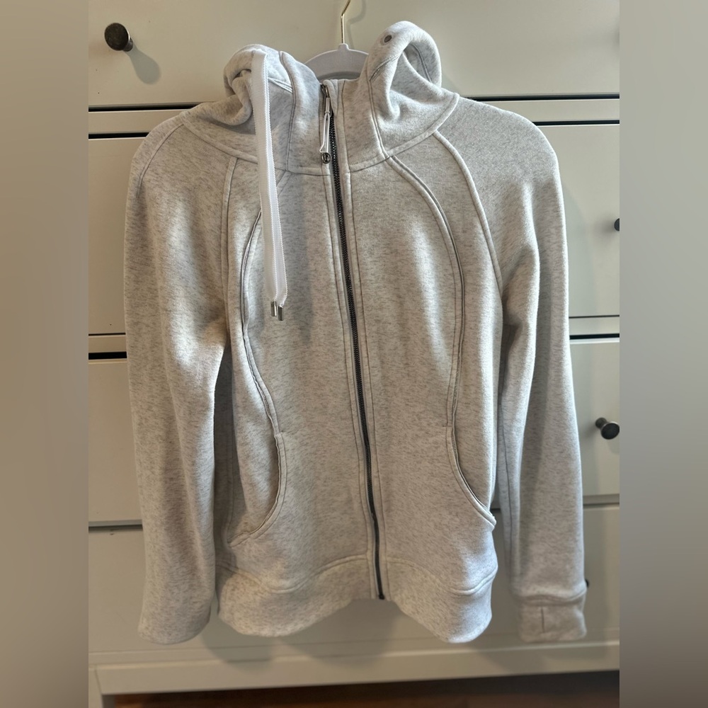 Lululemon Light Grey Sweatshirt